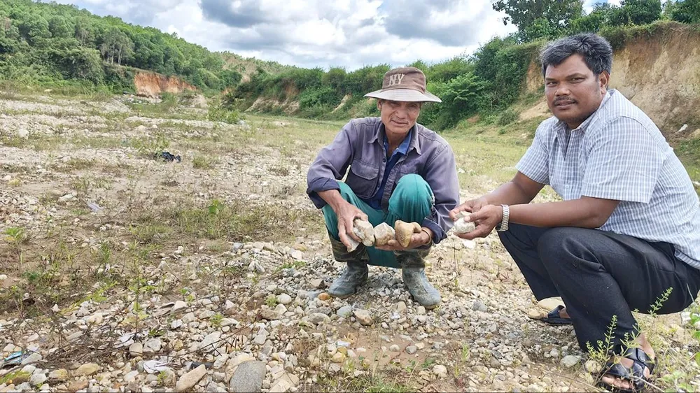 Sông “nuốt” đất ruộng, dân lo mất sinh kế