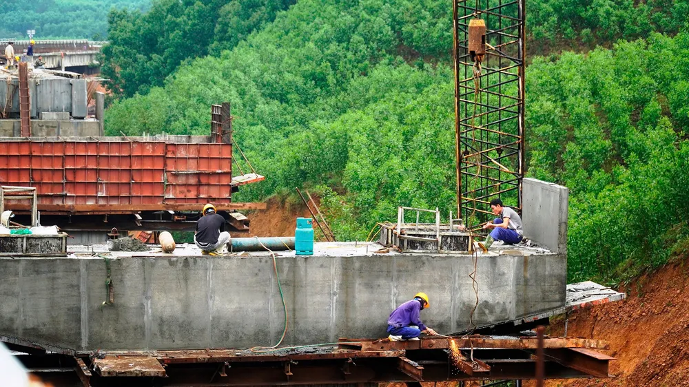 Nỗ lực khôi phục các cung đường huyết mạch