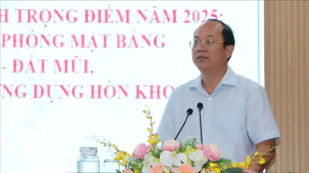 Khen thưởng hàng trăm cá nhân, tập thể có thành tích trong bàn giao mặt bằng thực hiện cao tốc Cà Mau - Đất Mũi