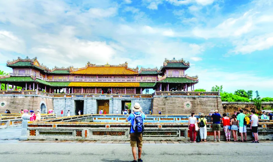 Du khách đến thăm cố đô Huế. ẢNH: PEXELS
