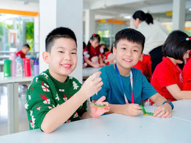 Học sinh Trường song ngữ quốc tế Hoàng Gia trong giờ học kỹ năng, tìm hiểu nghề nghiệp tương lai