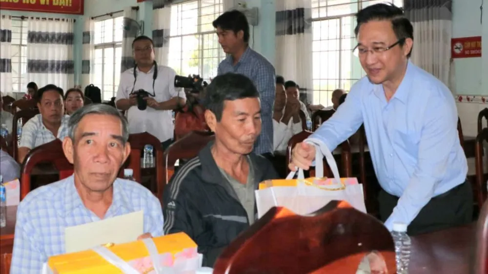 Lãnh đạo TPHCM thăm, tặng quà tết tại tỉnh Cà Mau