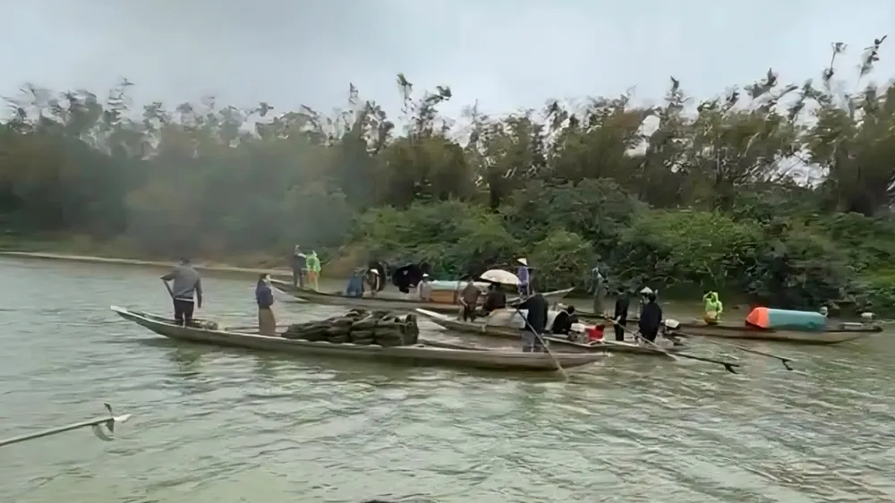 Lật thuyền trên sông Gianh, 2 người tử vong