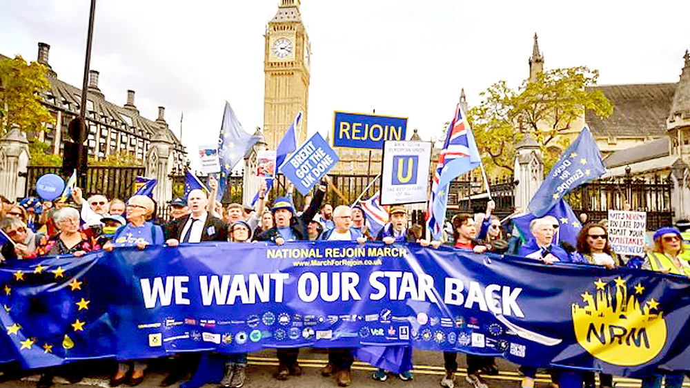 Người dân tuần hành tại thủ đô London, Anh kêu gọi tái gia nhập EU. Ảnh: Beresford Hodge/PA