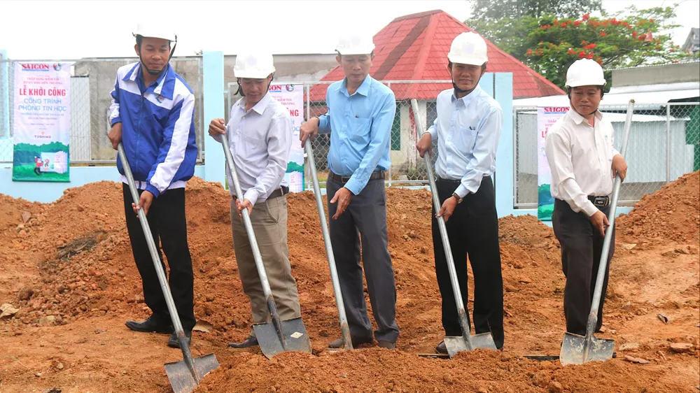 Báo SGGP thắp sáng ước mơ công nghệ cho học sinh vùng cao Lâm Đồng
