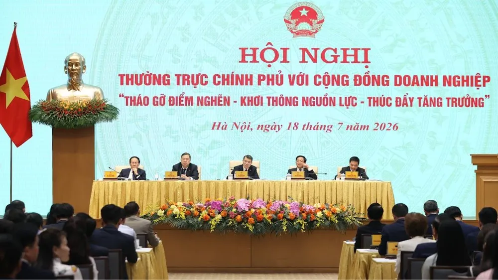 Thủ tướng Lê Minh Hưng chủ trì Hội nghị Thường trực Chính phủ với cộng đồng doanh nghiệp. Ảnh: VIẾT CHUNG