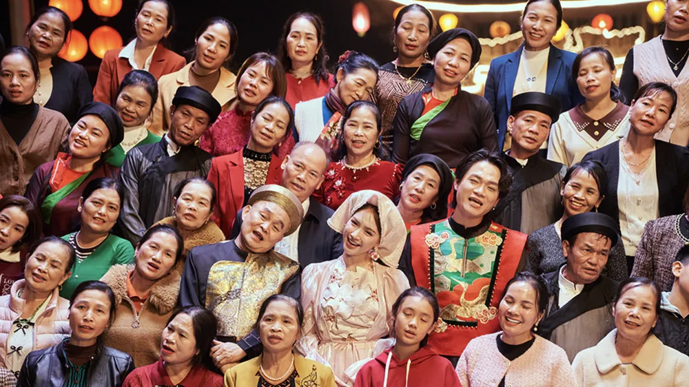 Ảnh minh họa: Hòa Minzy sử dụng chất liệu văn hóa bản địa làm điểm nhấn trong MV Bắc Bling