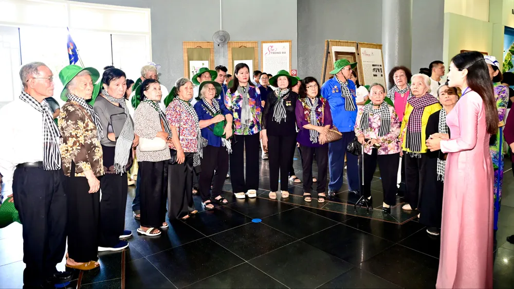 Những đóa sen bất tử nơi “địa ngục trần gian”