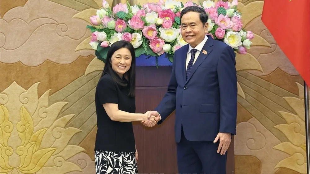 Chủ tịch Quốc hội Trần Thanh Mẫn và Đại sứ Đặc mệnh toàn quyền Hợp chúng quốc Hoa Kỳ tại Việt Nam Jennifer Wicks. Ảnh: TTXVN
