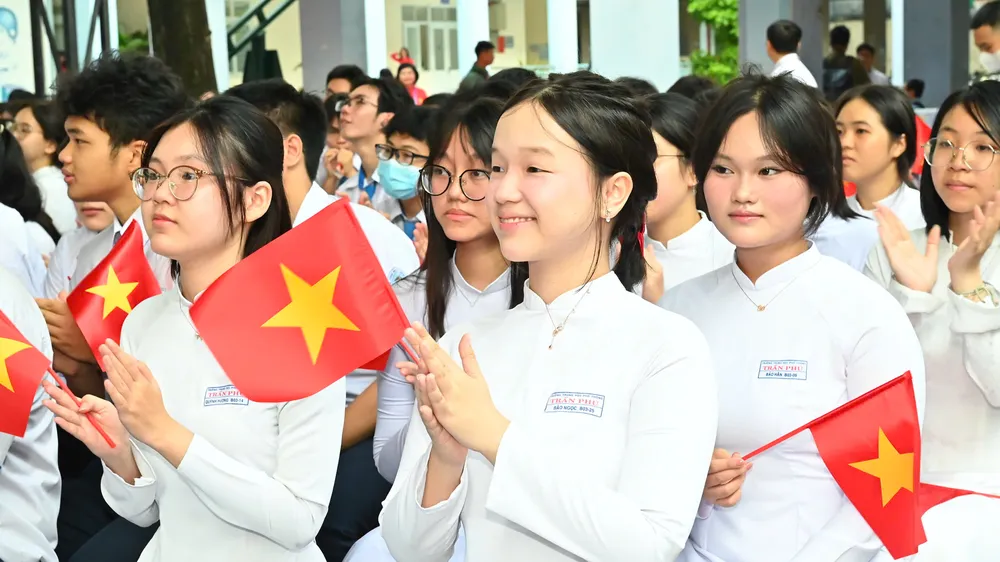 "Nóng" chuyện trường lớp, an toàn thực phẩm trước năm học mới