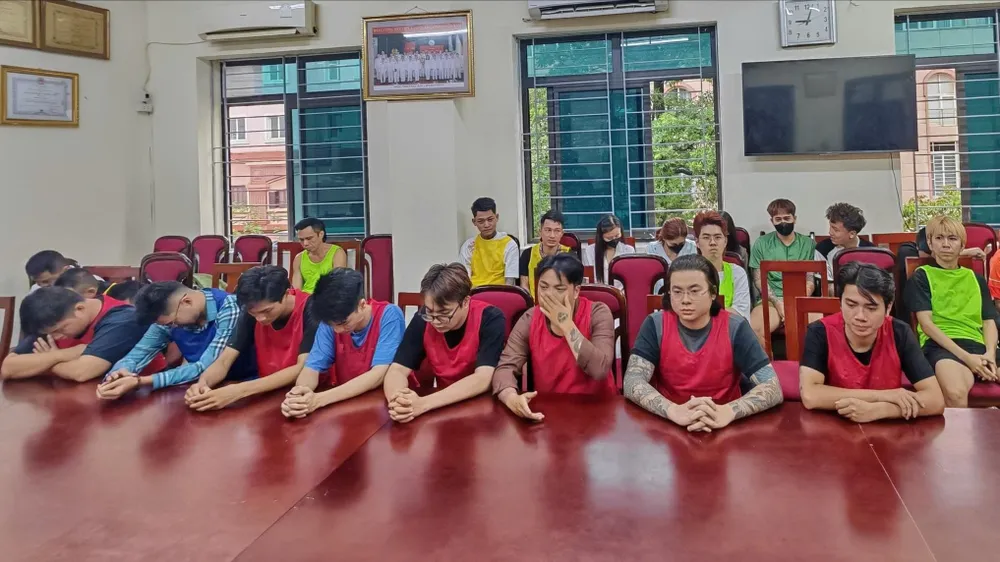 Khởi tố Phạm Tuấn - "đàn em" của Khá Bảnh cùng 9 đối tượng đăng video bạo lực