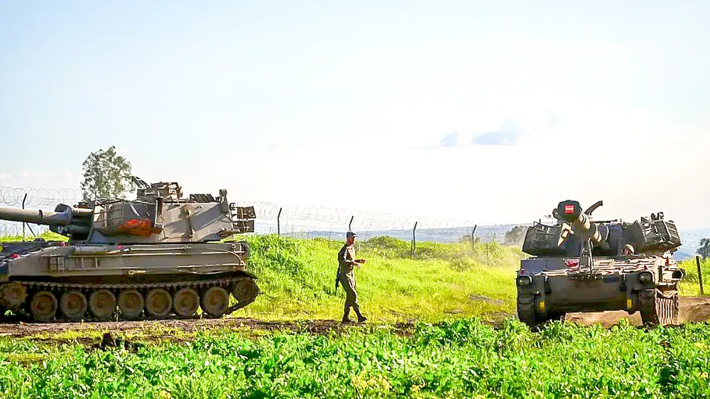 Các binh sĩ Israel tại một khu vực tập kết gần biên giới Israel với Syria ở miền Bắc Israel, ngày 28-2. Ảnh: MICHAEL GILADI/FLASH90