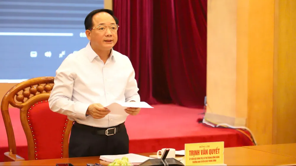 Trưởng Ban Tuyên giáo Trung ương Trịnh Văn Quyết phát biểu chỉ đạo tại buổi làm việc. Ảnh NGUYỄN HƯỞNG 