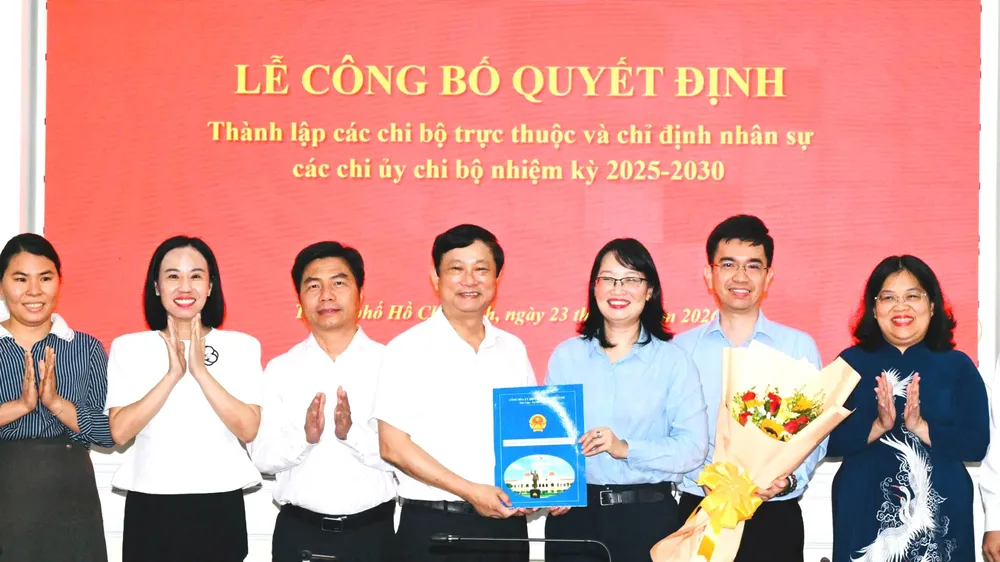 Đảng ủy HĐND TPHCM công bố quyết định thành lập 6 chi bộ 