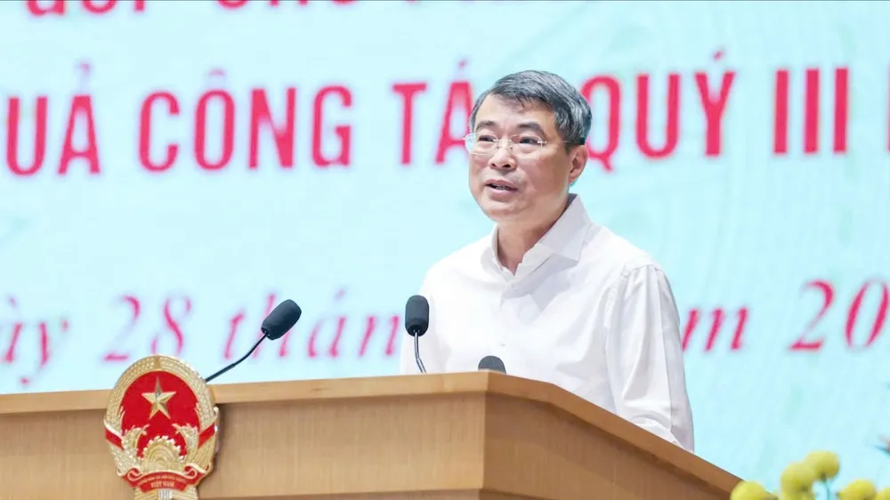 Thủ tướng Lê Minh Hưng chủ trì và phát biểu tại phiên họp, chiều 28-9. Ảnh VIẾT CHUNG