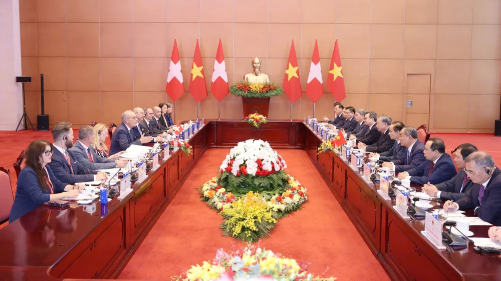 Tổng Bí thư, Chủ tịch nước Tô Lâm hội đàm với Tổng thống Thụy Sĩ Guy Parmelin. Ảnh: QUANG PHÚC