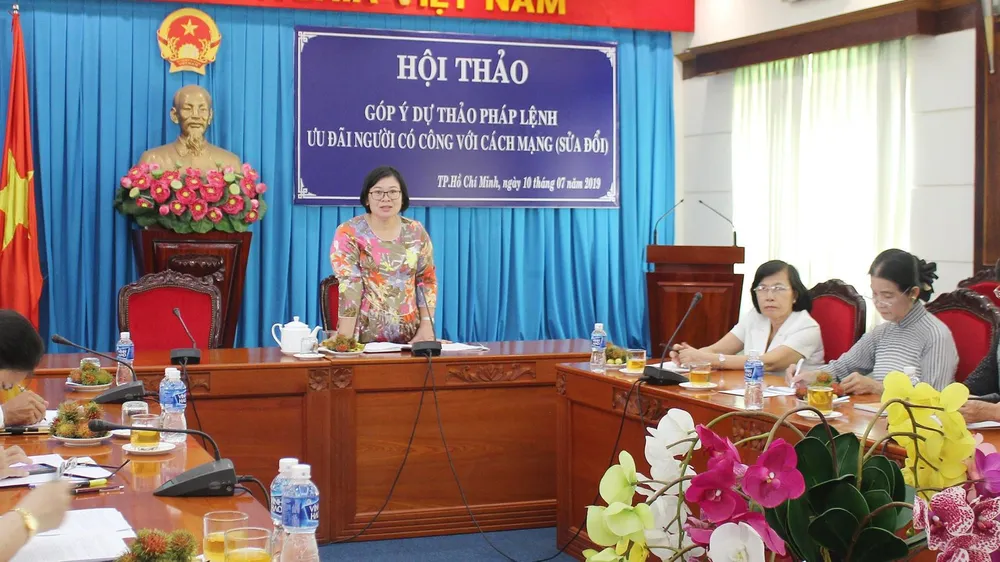 Hội thảo góp ý có sự tham gia của đại diện các sở ngành, quận huyện và các chuyên gia, đại biểu Quốc hội. Ảnh: MAI HOA