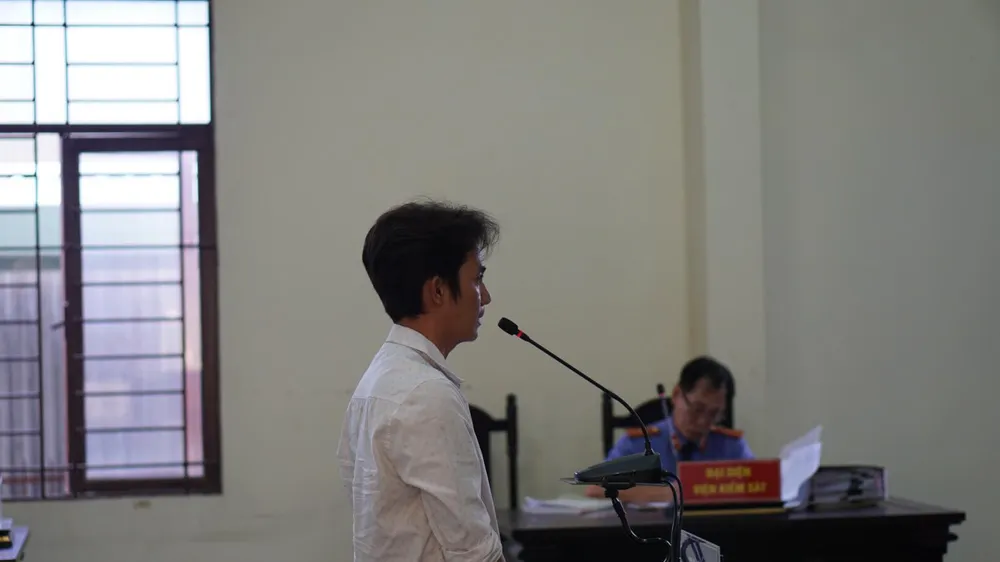 Tài xế tông gãy barie trạm thu phí BOT An Sương lãnh án 18 tháng tù