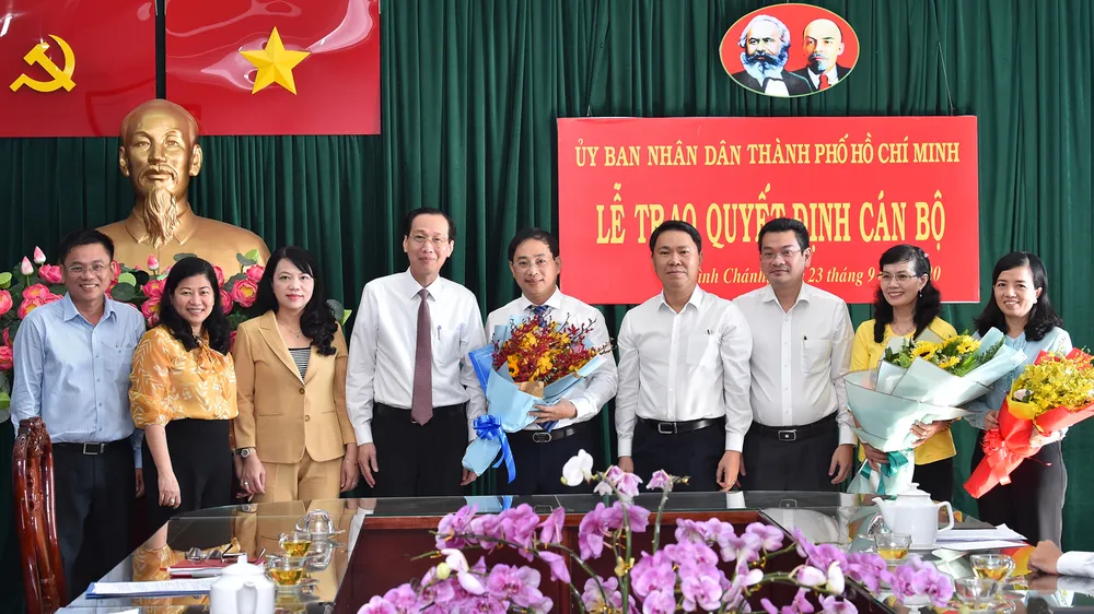 Phê chuẩn kết quả bầu Chủ tịch UBND huyện Bình Chánh với đồng chí Đào Gia Vượng