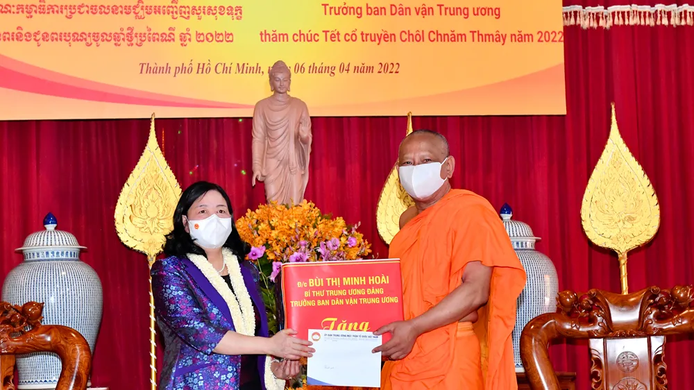 Trưởng ban Dân vận Trung ương chúc mừng Tết Chôl Chnăm Thmây tại TPHCM
