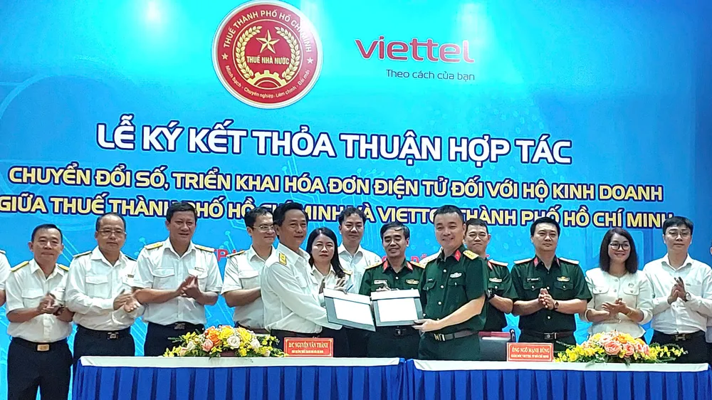 Thuế TPHCM và Viettel TPHCM hợp tác hỗ trợ hộ kinh doanh