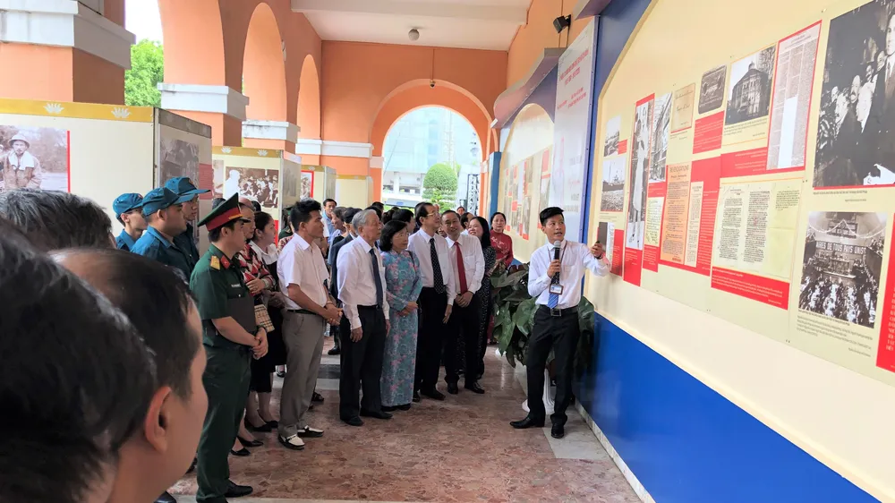 Khai mạc 2 chuyên đề “Hồ Chí Minh - Những nét phác họa chân dung” và “Những tấm gương bình dị mà cao quý”