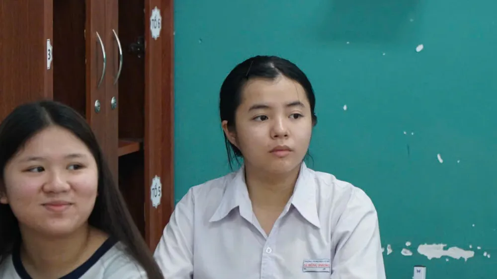 Học sinh Côn Đảo vào đất liền dự thi. Ảnh: Tiền Phong