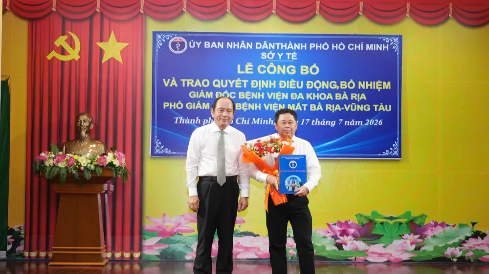 Sở Y tế công bố quyết định tiếp nhận và bổ nhiệm BS.CKII Trần Ngọc Triệu, Phó Giám đốc Sở Y tế TPHCM, giữ chức vụ Giám đốc Bệnh viện Đa khoa Bà Rịa.