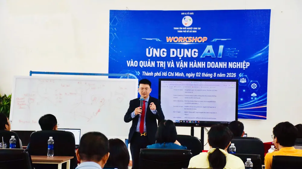 ThS. Nguyễn Hữu Thông, Giám đốc Trung tâm Chuyển đổi số và AI, Viện Phát triển Kinh tế số Việt Nam đã chia sẻ về xu hướng chuyển từ sử dụng AI như một công cụ hỏi - đáp sang xây dựng "nhân sự số" AI Agent.