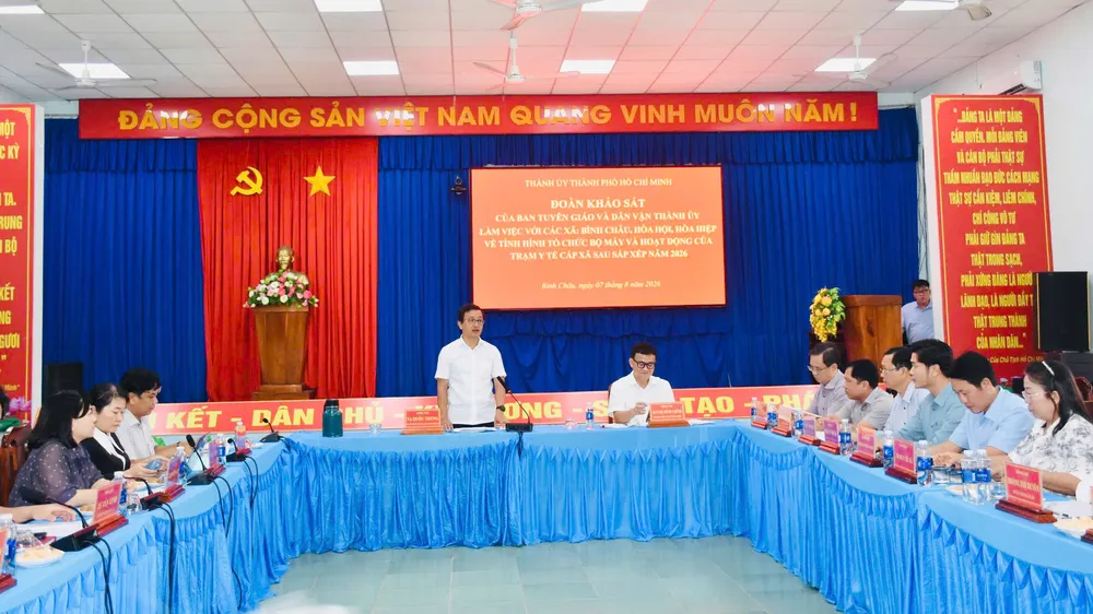 Đoàn khảo sát của Ban Tuyên giáo và Dân vận Thành ủy TPHCM do đồng chí Tạ Quốc Trung, Phó Trưởng Ban, làm trưởng đoàn.