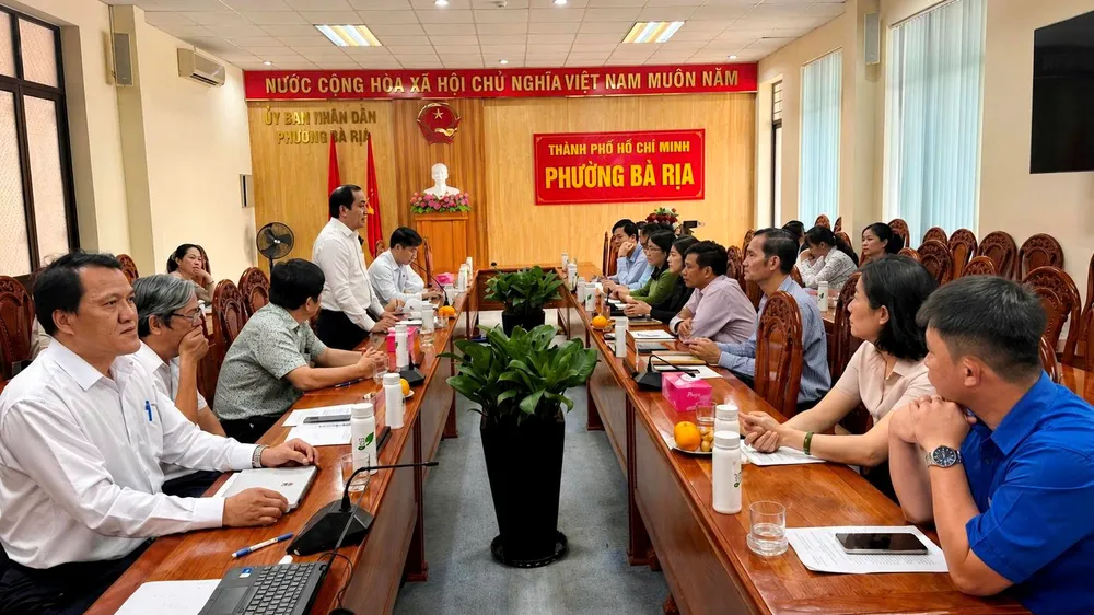 Đoàn khảo sát Sở Y tế làm việc với lãnh đạo phường Bà Rịa về công tác khám sức khoẻ toàn dân