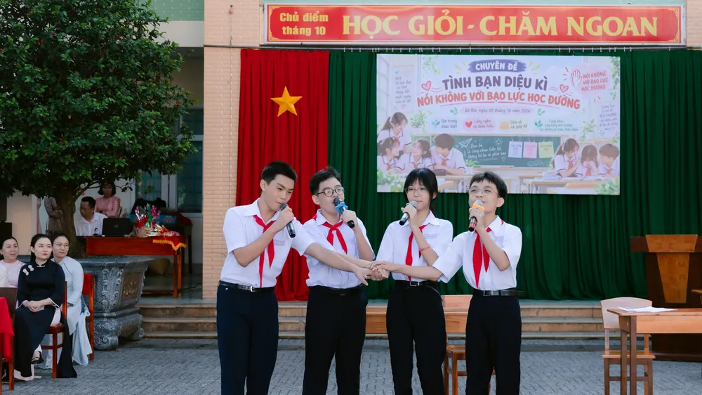 Tình huống bạo lực học đường được học sinh Trường THCS Kim Đồng tái hiện chân thực.