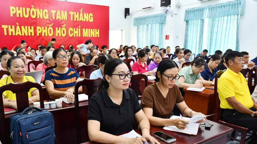 UBND phường Tam Thắng tập huấn nâng cao kỹ năng ứng dụng công nghệ thông tin và chuyển đổi số cho Tổ Công nghệ số cộng đồng.