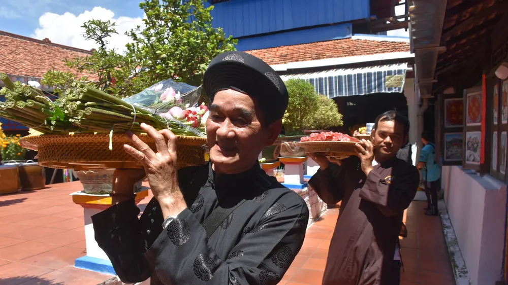 Lễ Trùng Cửu ở Long Sơn mỗi năm thu hút hàng chục ngàn người dân, du khách thập phương về cung kỉnh. Ảnh: KHÁNH CHI