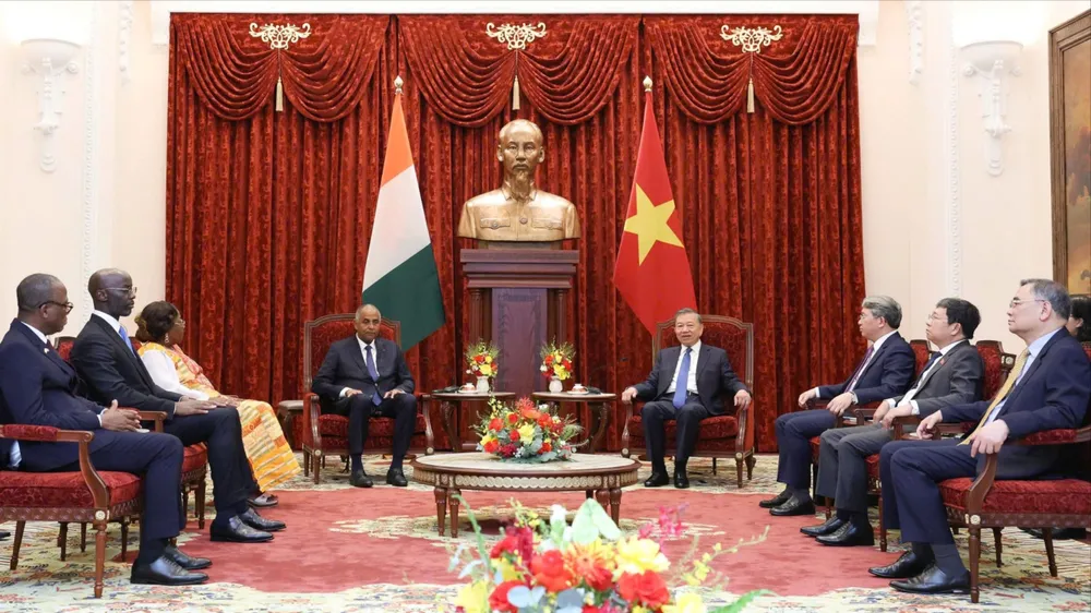 Tổng Bí thư, Chủ tịch nước Tô Lâm tiếp Chủ tịch Quốc hội Cộng hòa Bờ Biển Ngà Patrick Achi, ngày 24-8. Ảnh: VIẾT CHUNG