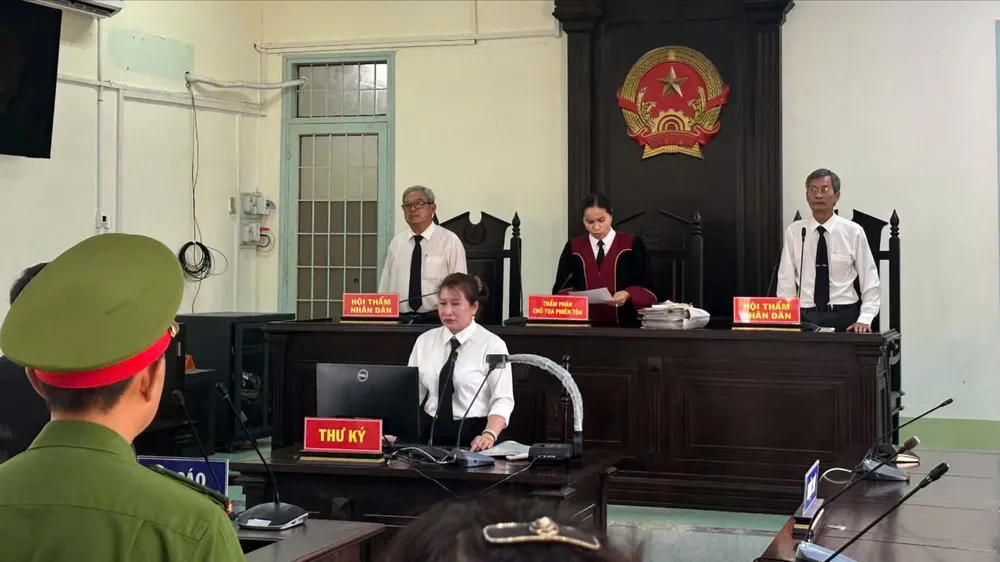 Phiên toà được xét xử công khai. Ảnh: TÍN HUY