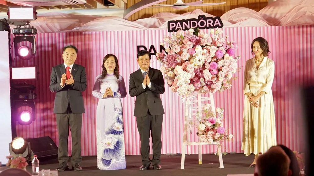 Lãnh đạo TPHCM chúc mừng Tập đoàn Pandora đưa vào vận hành nhà máy tại KCN VSIP III