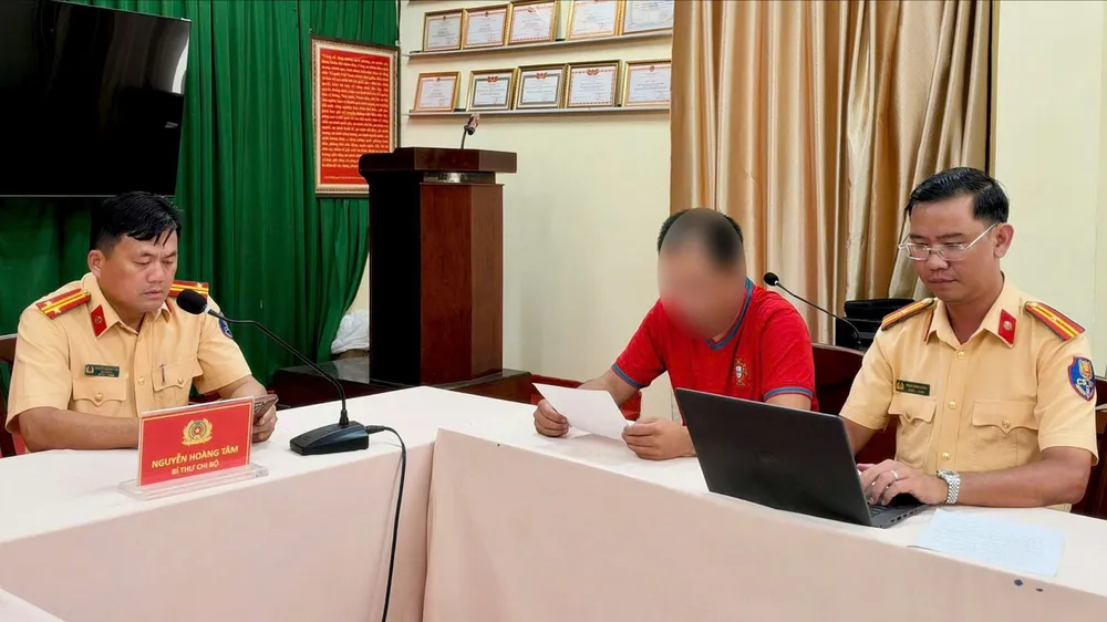Tài xế N. thừa nhận hành vi. Ảnh: CATP