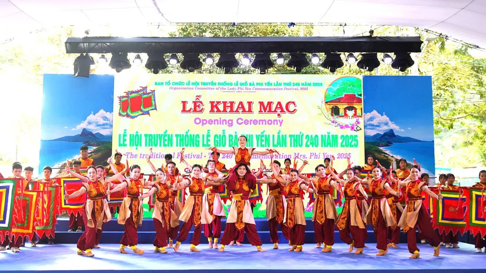 Đặc sắc lễ hội truyền thống Lễ giỗ bà Phi Yến lần thứ 240
