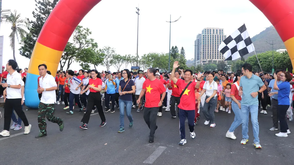 Sôi động ngày chạy Olympic vì sức khỏe toàn dân