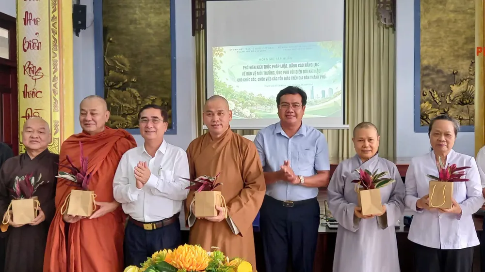 Tập huấn về bảo vệ môi trường cho chức sắc, chức việc các tôn giáo