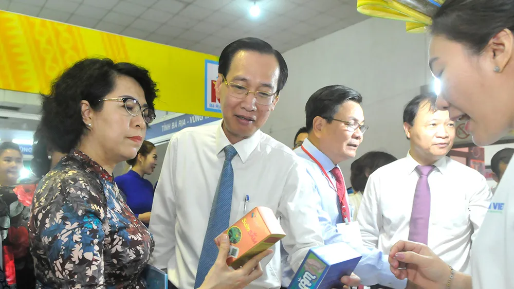 Sôi nổi kết nối, nhộn nhịp mua sắm 