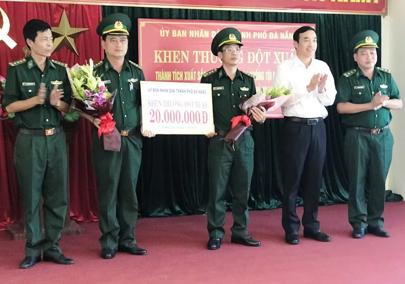Khen thưởng lực lượng triệt phá đường dây ma túy xuyên quốc gia