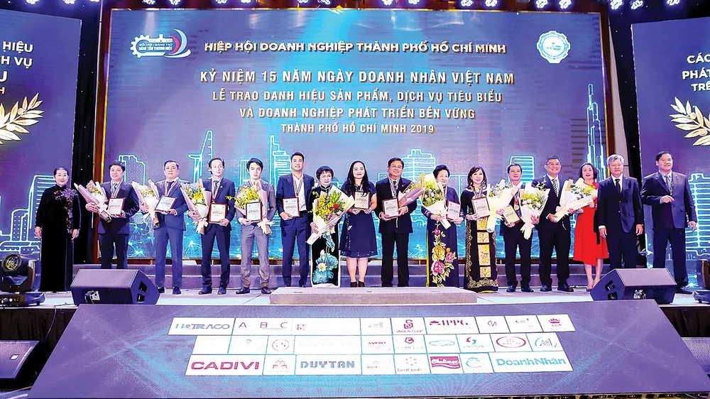 Chủ tịch HĐQT - Tổng Giám đốc Tập đoàn Hòa Bình nhận danh hiệu “Doanh nhân Việt Nam tiêu biểu 2019”