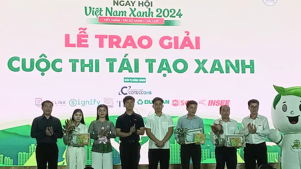 Hơn 20.000 chai nhựa, vỏ hộp sữa được thu gom
