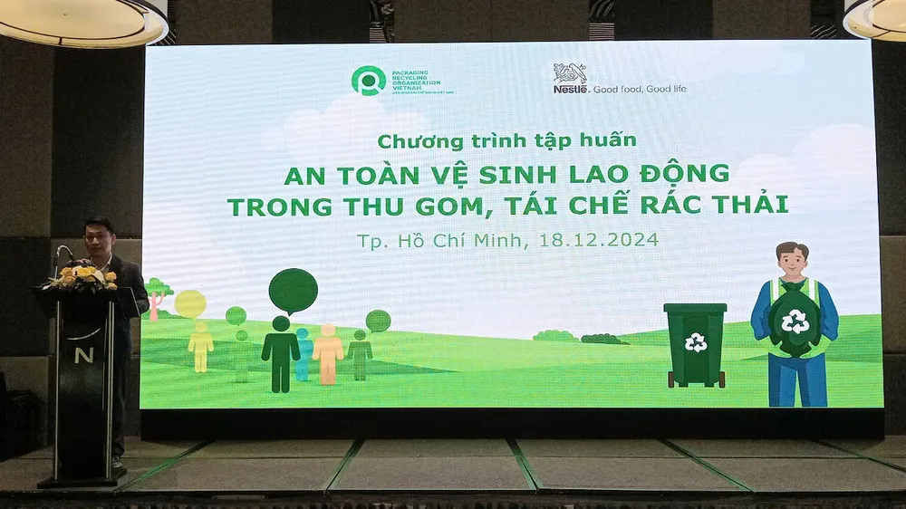Người lao động thu gom, tái chế rác thải đối mặt nhiều rủi ro