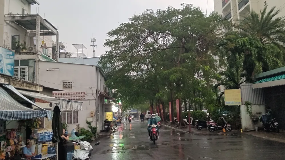  TPHCM tiếp tục có mưa lớn trái mùa 