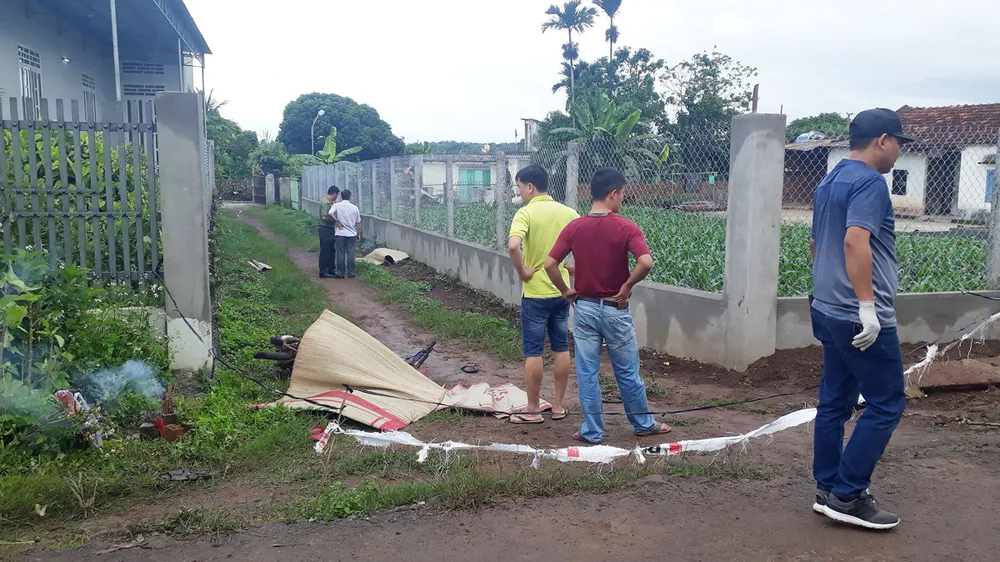 Phát hiện thi thể 2 thanh niên bên vệ đường lúc rạng sáng