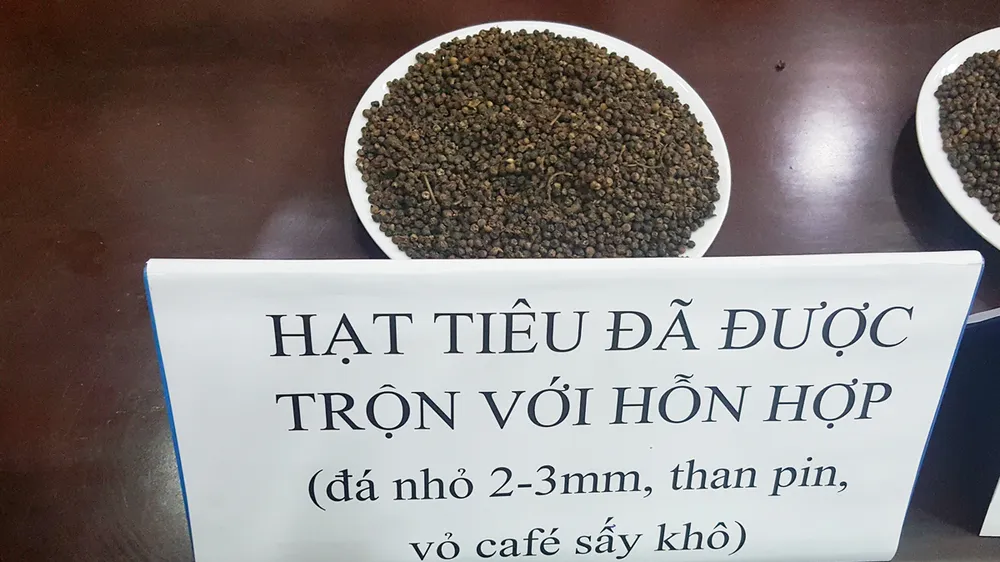 Truy tố 5 bị can trong vụ tiêu "pin"