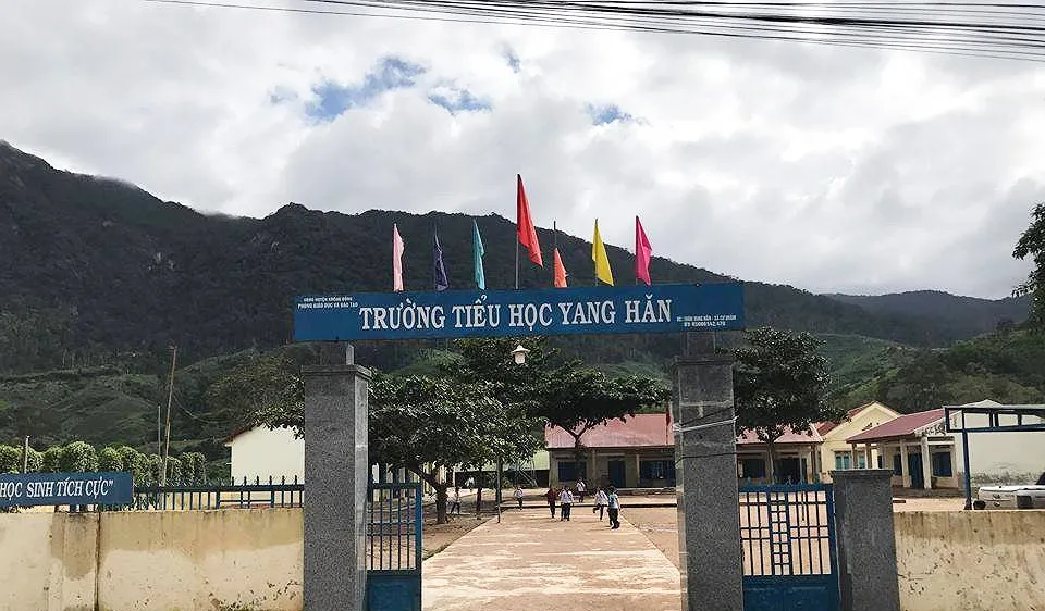 Đình chỉ hiệu trưởng bớt xén tiền hỗ trợ học sinh nghèo